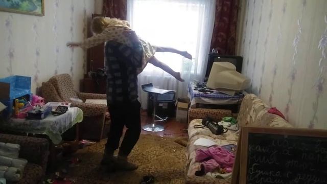 Самоизоляция)))))(карантин по к-19)Физ-минутка Вари с дедом