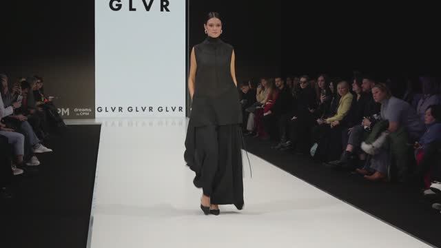 Бренд «GLVR». Показ коллекции женской одежды на выставке CPM