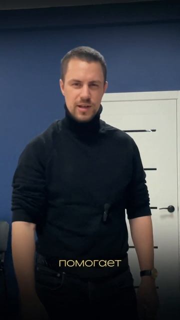 Медитирует он