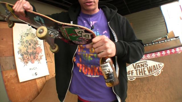 How to Open a Cerveza With a Skateboard