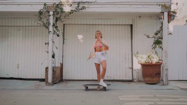 ROXY x GRLSWIRL Present: Skate Diaries - Ep 1 How To Stand On Your Board