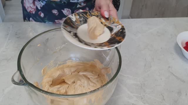 Крем с карамельным вкусом - всего из 2-х ингредиентов🤗. Быстро и просто!🤩