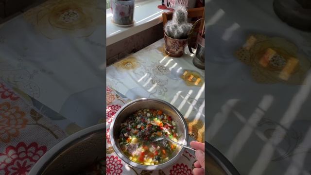 Доброе утро, с 6.00 на ногах, погуляли два часа по прохладе.
