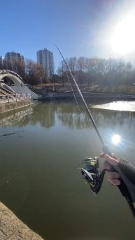 Лёд ещё не до конца растаял но я уже вышел соблазнять Рыб!😁 Москва +10с.