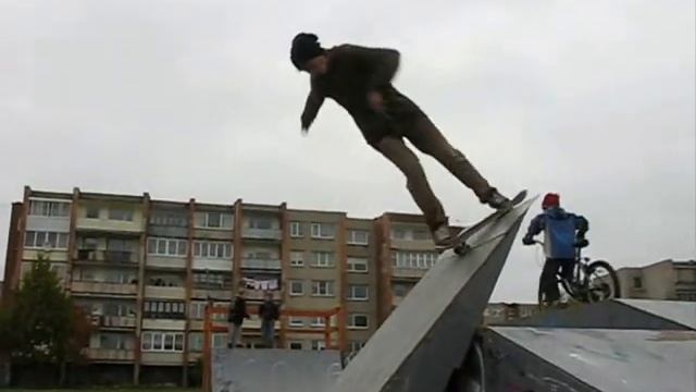 Chillin' in SKatepark (prikol)