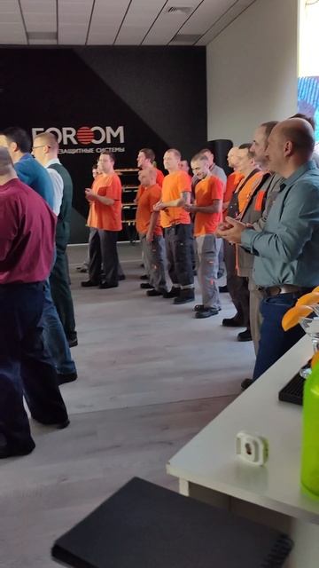 С 8 марта поздравляем 💐