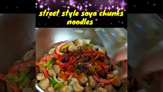 Street style soya chunks noodles recipe#short #streetfoodindia #foodlover #foodies #noodlesrecipe
