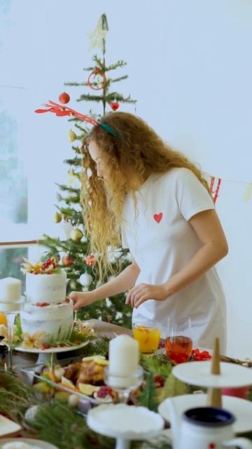 Woman Decorating Christmas cake #shorts