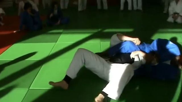Judo - Kerrith Brown san-gaku-jime Part 3