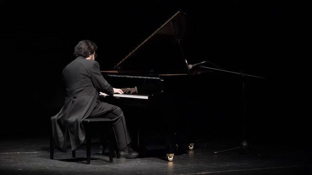 Николя Челоро играет Бетховена: лунная соната (Ада́жио)