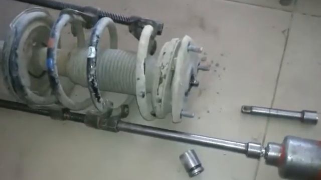Замена передних амортизаторов на Киа Рио.