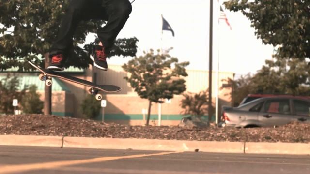 Skateology: Hardflip (1000 fps slow motion)