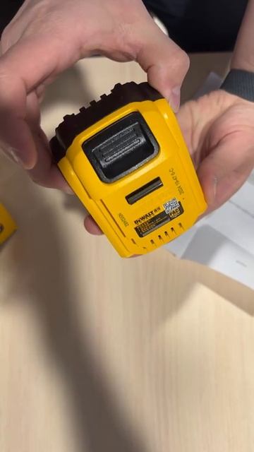Аккумулятор DeWalt DCB184-XJ 18В 5Ач