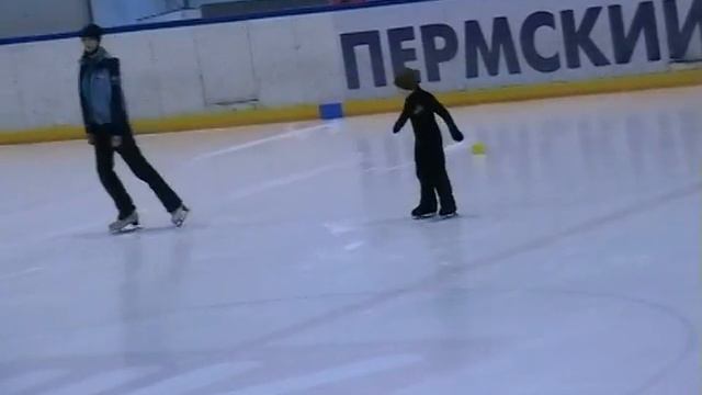Антон на катке