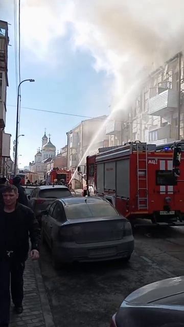 ТУШЕНИЕ ПОЖАРА:  так тушили пожар в доходном доме Савушкина на улице Обороны.