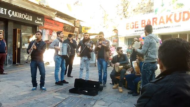sen bana yangın ol efendim.ROMAN...
