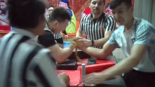 Чемпионат Казахстана по армрестлингу третий день 2 стол