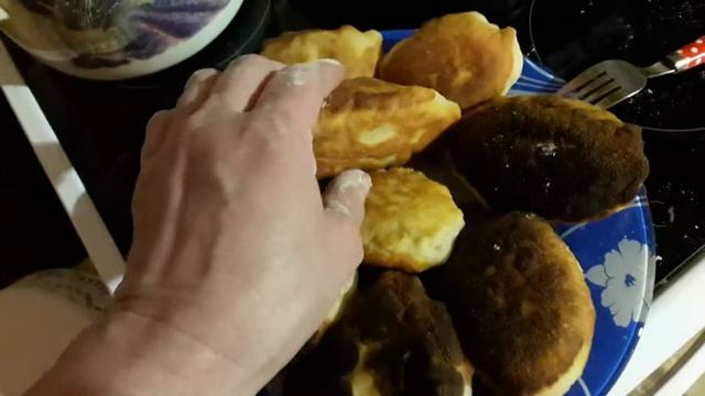 Пирожки из пирожков пирожкового теста с повидлом.