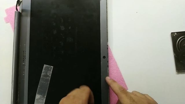 Dica de como remover a moldurada tela do Samsung NP530
