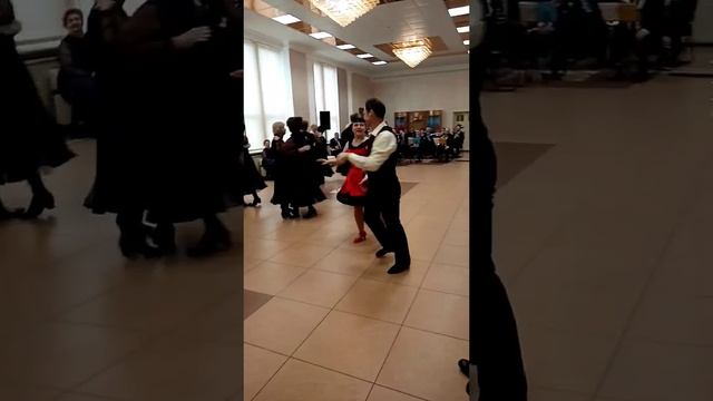 Поёт Марина Житинева,ну а Блюз танцуем мы..
