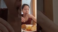 Mukbang fastfood
