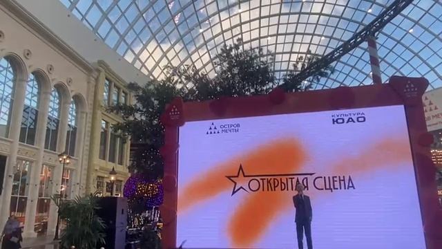 Тимур Борисов исполняет песню Шамана Моя Россия в Диснейлэнде Остров мечты.