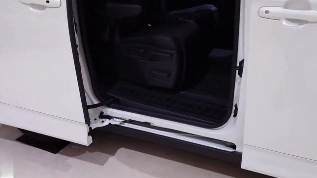 Toyota Voxy Hybrid MPV 2025 года обзор интерьера и экстерьера