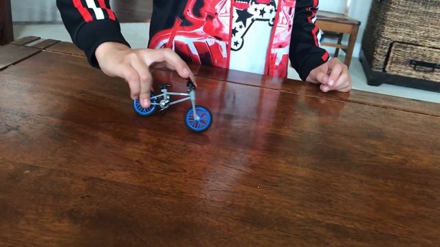 How to hold and do basic tricks with Tech Deck BMX