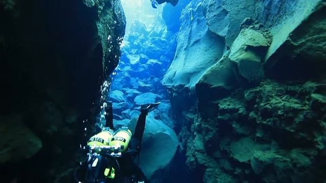 Silfra fissure, Iceland dive OCEAN REEF