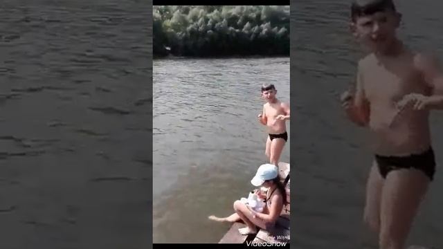 Я на речке. Трюки от бога😎😎😎😎😎😎