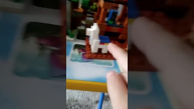 Моя новая деревня  из лего Майнкрафта.
