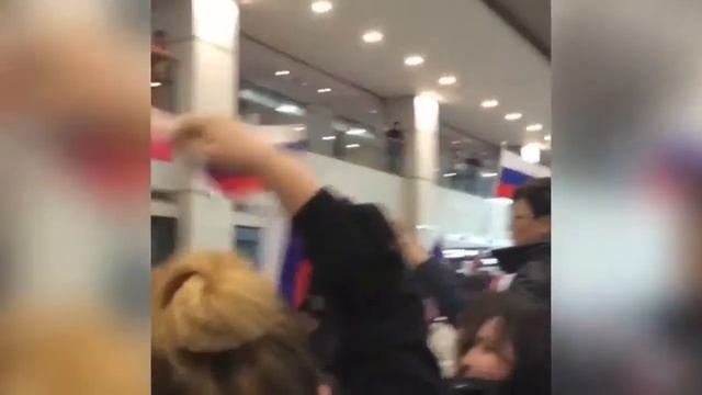 Корейцы встретили российских олимпийцев триколором и гимном