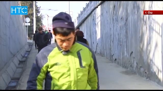 Новый мост в Оше: На голову девушки обрушилась штукатурка / 09.03.17 / НТС