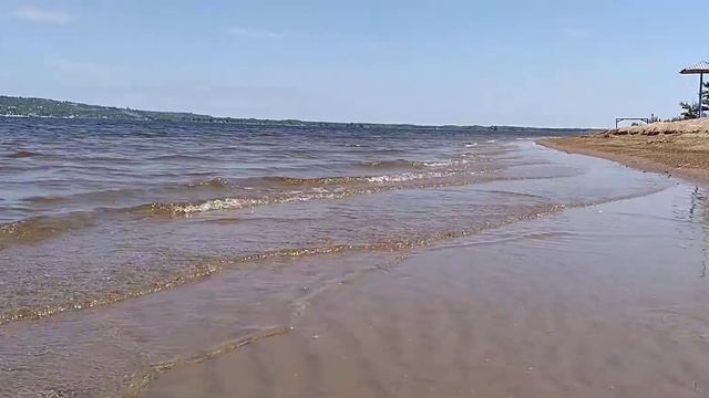Городской пляж.  Очень красивое видео и шум прибоя.  2 июня 2021 года.