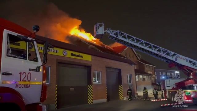 🔥Пять человек спасли сотрудники МЧС России на пожаре в Новой Москве🔥