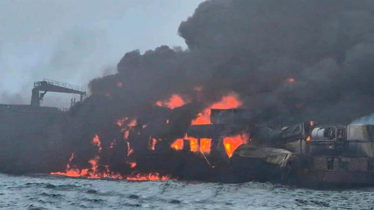 У побережья Англии в Северном море столкнулись танкер и грузовое судно