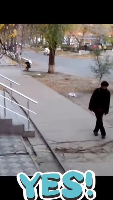 Пьянь-чу выходит на тропу, попрошайничества.
Каратист задира.