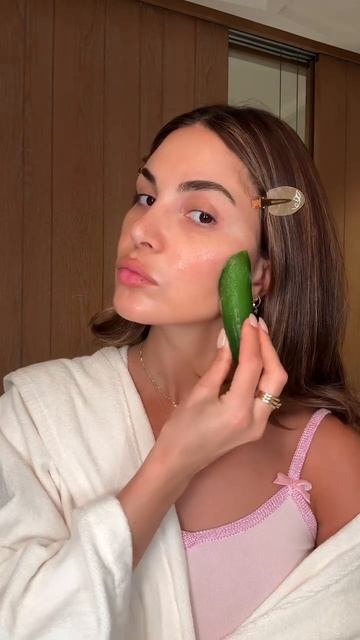 🧊🥒 — мой новый любимый способ освежить кожу