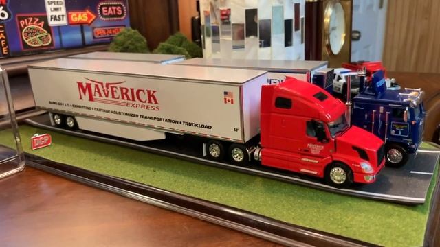 DCP 1/64 VOLVO vs KENWORTH K-100 escalas Die-cast promotions