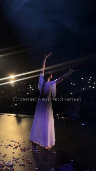 Какая же глубина в этой песне …такая же глубина , как в каждом из нас … до мурашек … с любовью …