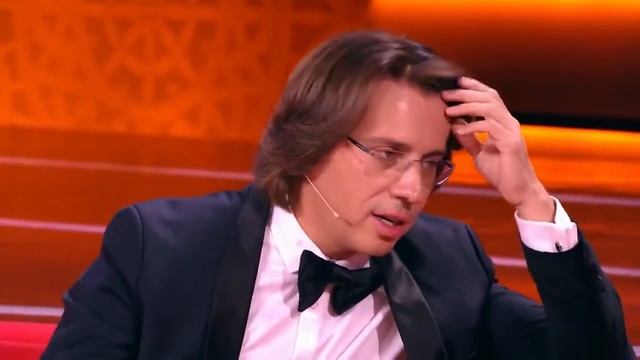 Лучше всех! Талантливая аккордеонистка Злата Гаврилова в жилетке и  блузке Choupette.