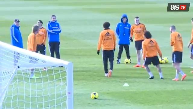 The show of funny "karate" Marcelo, Cristiano and teammates on training session 24/01/2014