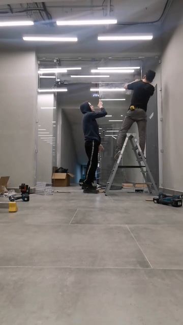 установка стеклянных дверей#installation of glass doors