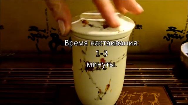Чай в кружке на работе и дома.