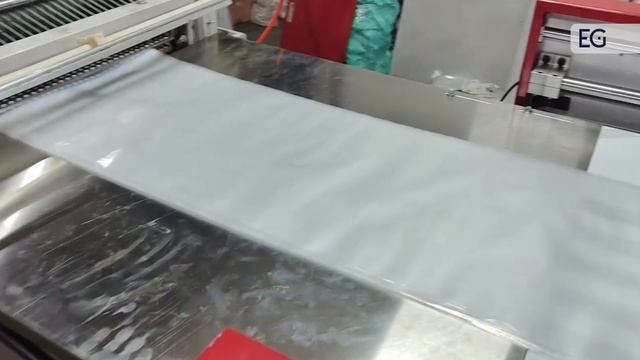 Видео работы станка для производства пакетов майка для пиццы модель TC-500