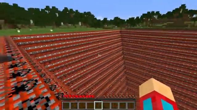 zacem-jiteli-postroili-yamu-iz-dinamita-v-maynkraft-kompot-minecraft_(videomega.ru).mp4