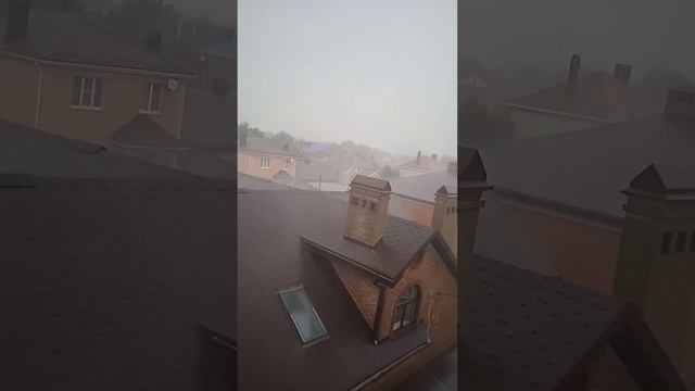сильная дождь грмить