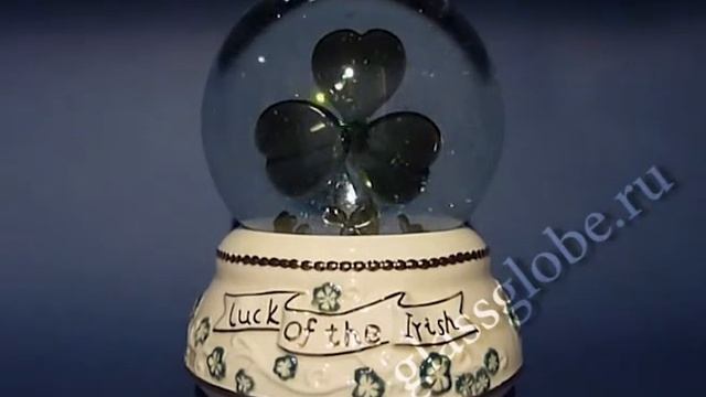 Снежный шар "Ирландский трилистник" / Glassglobe.ru /