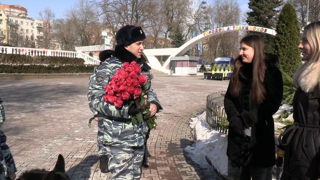 В Ростове-на-Дону сотрудники кинологической службы вышли на праздничный патруль