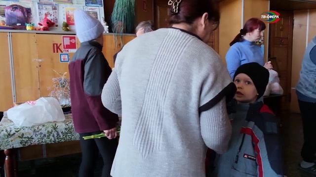 В ПВР – с гуманитаркой и цветами
